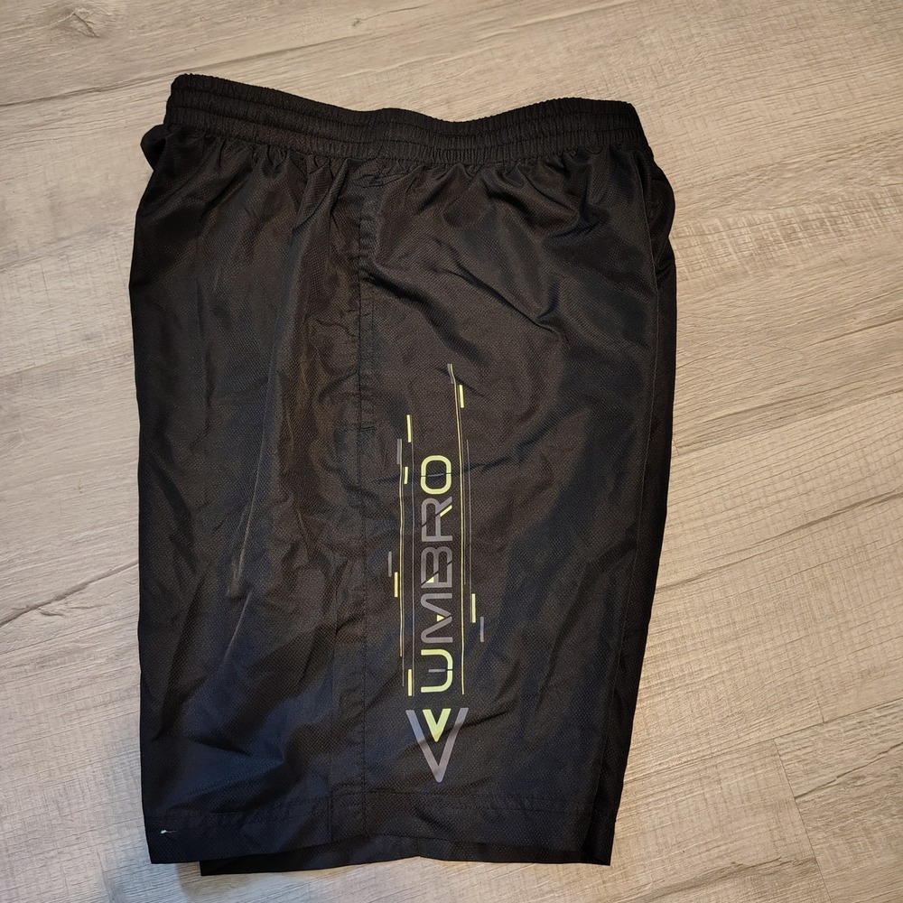 Umbro Mens Soccer Shorts Black Graphic Logo Mesh Lined Athletic Size Medium